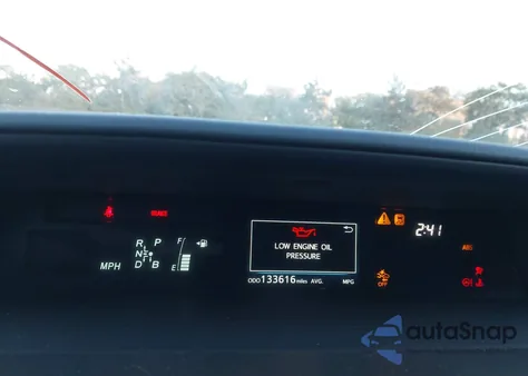 2017 Toyota Prius V Five z USA, uszkodzony, nr VIN JTDZN3EU8HJ062810